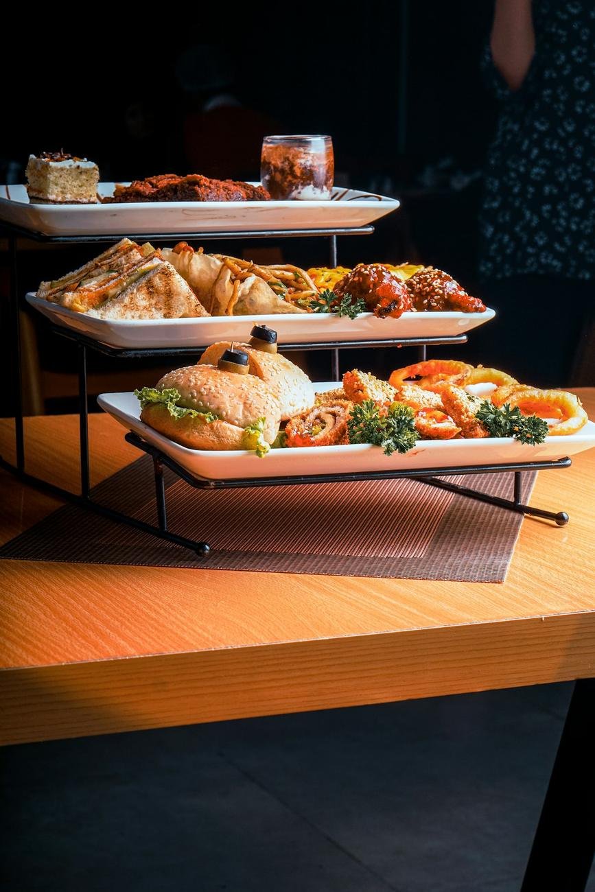Bandejas de comida en un evento de empresa