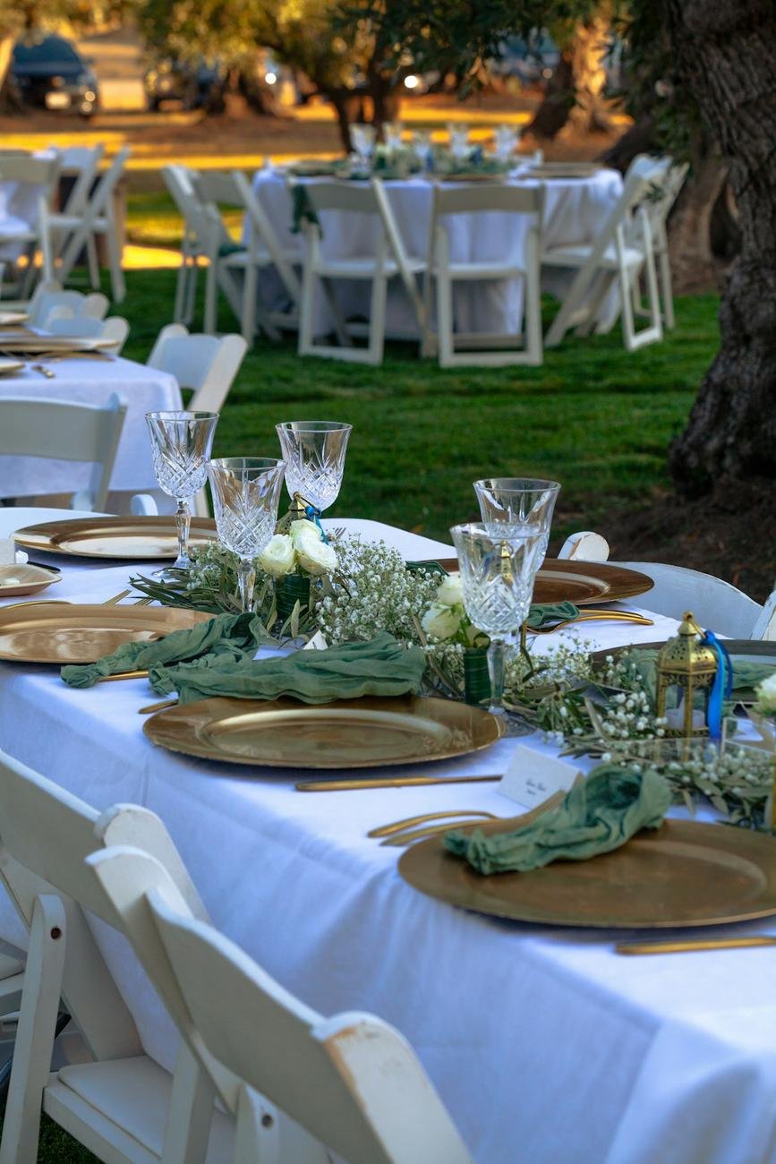Mesa de boda en un jardín